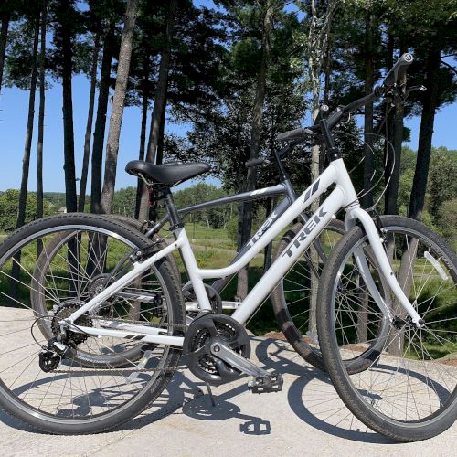 Hit the trails with Pine Mountain and Dickinson Trail Network, offering miles of mountain bike paths on and off property. Enjoy shuttle service to the mountain top, where the Pinecone offers merchandise and bike rentals from U.P. Sport and Spoke.