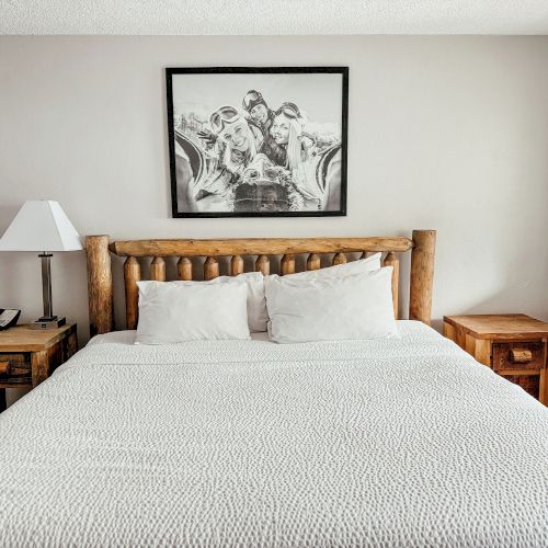 Welcome to The Lodge at Pine Mountain — where mountain charm meets modern comfort. Home to 38 fully renovated resort-style rooms, each designed with cozy, alpine-inspired décor.